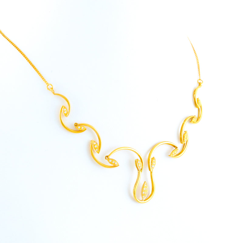 22KT YELLOW GOLD NECKLACE WITH STONE
